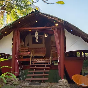 La Pirogue Chez L'happy Qui Chante Maison d'hôtes Haapiti