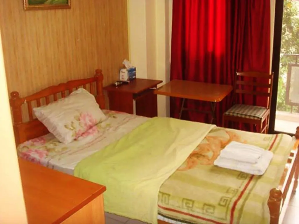 ביירות Regis Hotel 2*,